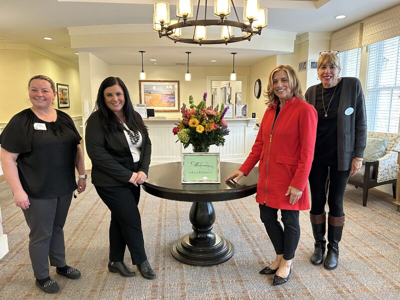 A great meeting of the minds! Thank you for the warm welcome at The Residence at Riverbend. It was a pleasure to discuss the continuum of care and the ways HouseWorks can support residents and their families.
#ContinuumOfCare #HomeCare #SeniorLiving #Partnerships #Collaboration