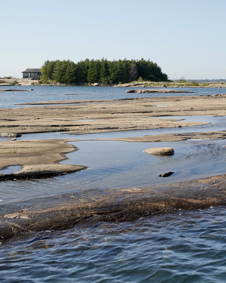Spring thaw brings new risks ⚠️

As temperatures rise, water levels become more unpredictable and hazardous. Stay cautious of degrading ice, increased river flow and flooding, thawing riverbanks, collapsing ice overhands, and increased risks of hypothermia.