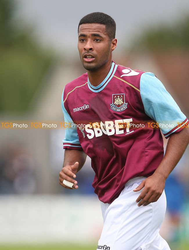 abss1506's tweet photo. From a young player at West Ham to now coaching the next generation, it’s an honour to pass on the club’s values: Togetherness, Hard Work, Excitement & Attitude+. Grateful to give back to the club that shaped me! ⚒️ #WestHam #TheAcademyOfFootball #FutureHammers https://t.co/xxEIDbGghR