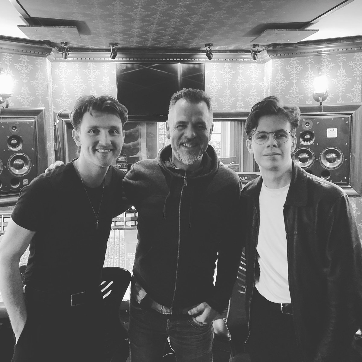 I had the pleasure of working for <a href="/theclauseuk/">THE CLAUSE</a> once again at <a href="/VadaRecording/">Vada Recording Studios</a> a few weeks back. Many thanks to the band, Matt and George as always! 

#theclause #vadarecordingstudios #guitartech #guitarrepair #guitartechnician #guitarrepairs
