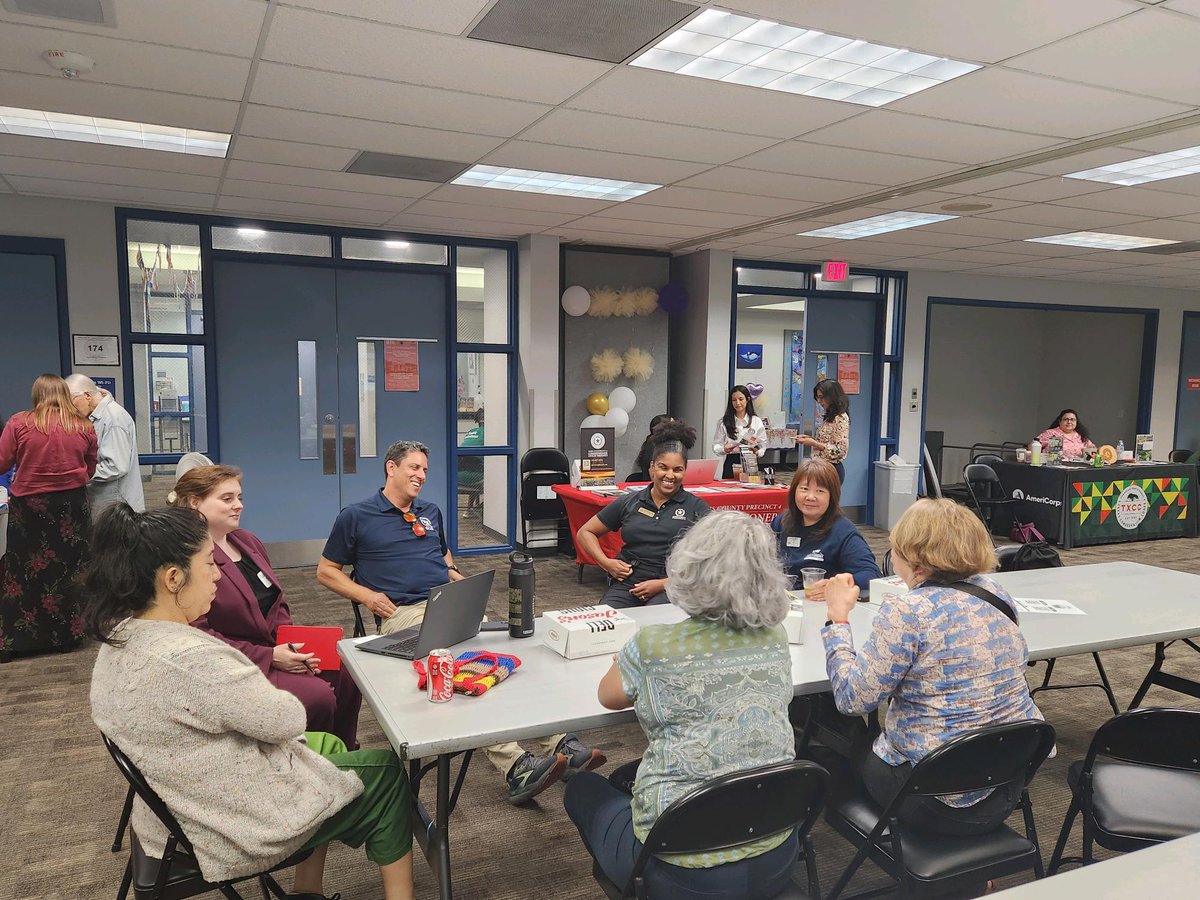 HARCresearch's tweet image. What a great turnout at the ForUsTree Town Hall! 🌳 

Community members came together to hear exciting updates on the latest #ForUsTree projects and dove into insights from the #H3ATMapping campaign. 

🌳Visit forustreehtx.org