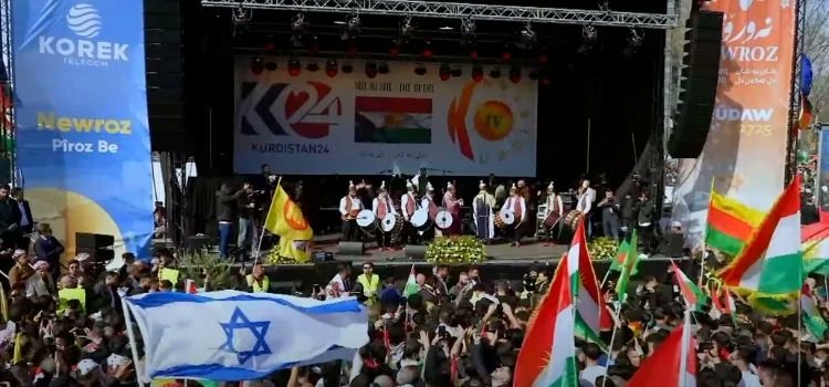 Nevroz'da kutlamalar esnasında İsrail ve PKK işbirliği  2 ayrı yerde aynı şekilde yer alıyor. Bir yanda @İxbaran'ın güzellemeri <a href="/gidonsaar/">Gideon Sa'ar | גדעון סער</a> 'ın söylemleri, bir yanda çözüme meyleden halk ve bu sebeple sıkışan PKK. Provakasyon mu? Talep mi? 
1. Görüntü Rakka
2. Görüntü KÖLN