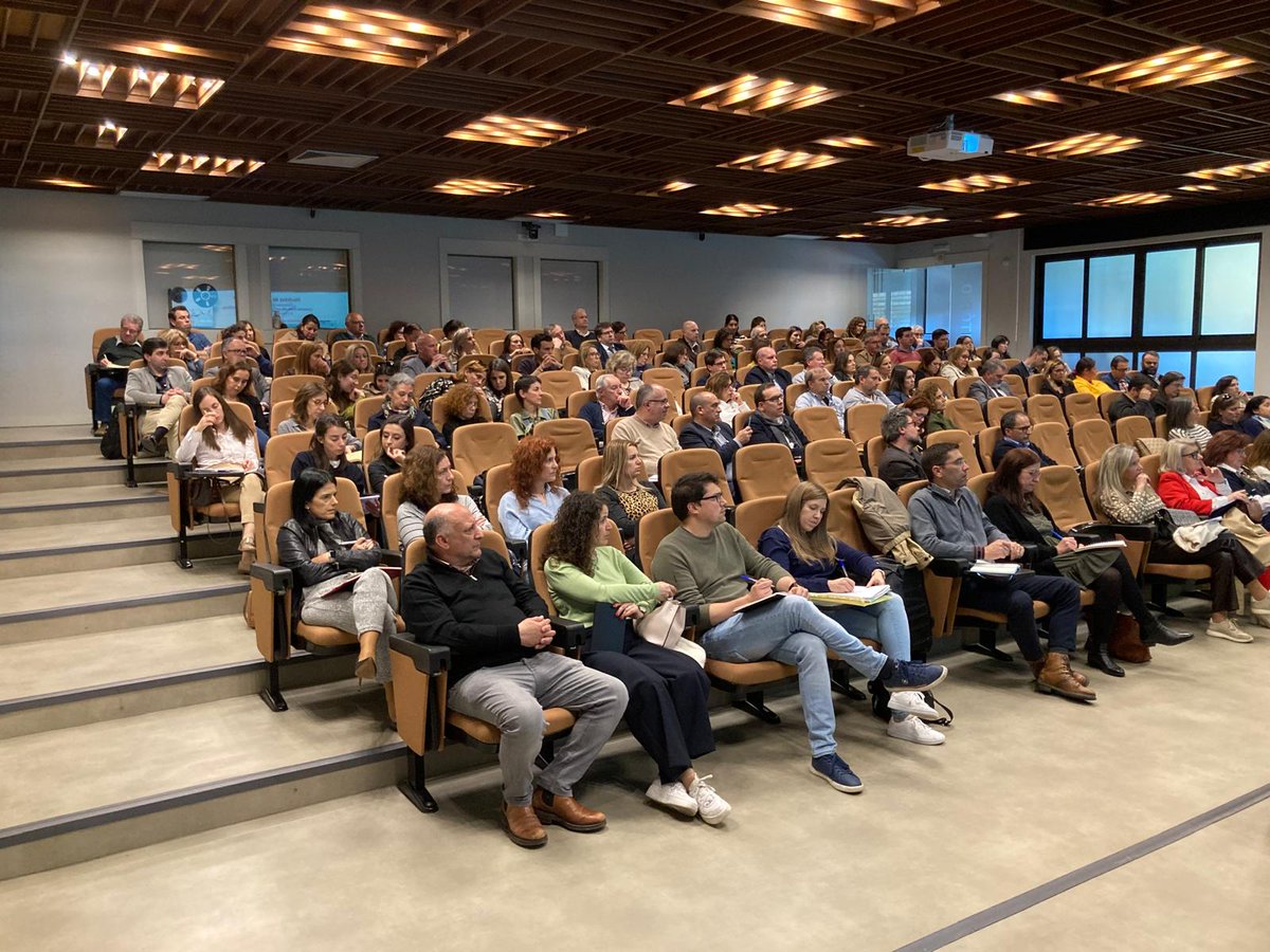 CCDRCentro's tweet image. 📢 Está a decorrer na #CCDRCentro uma ação de divulgação das Medidas Especiais de Contratação Pública, organizada pela Comissão Independente de Acompanhamento e Fiscalização das Medidas Especiais de Contratação Pública (#CIMEC).