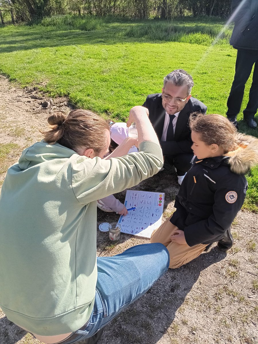 Académie d'Orléans-Tours (@ac_orleanstours) on Twitter photo Ce matin #Vacancesapprenantes avec <a href="/PhiAgresti/">Jean-Philippe Agresti</a> recteur de l’académie, en sortie pêche aux marais des Grands Moulins de Graçay avec les élèves de l’école primaire de Méreau (18). S’épanouir et revoir ses fondamentaux de façon ludique: un vrai atout pendant les vacances scolaires🍀 Ce matin #Vacancesapprenantes avec <a href="/PhiAgresti/">Jean-Philippe Agresti</a> recteur de l’académie, en sortie pêche aux marais des Grands Moulins de Graçay avec les élèves de l’école primaire de Méreau (18). S’épanouir et revoir ses fondamentaux de façon ludique: un vrai atout pendant les vacances scolaires🍀