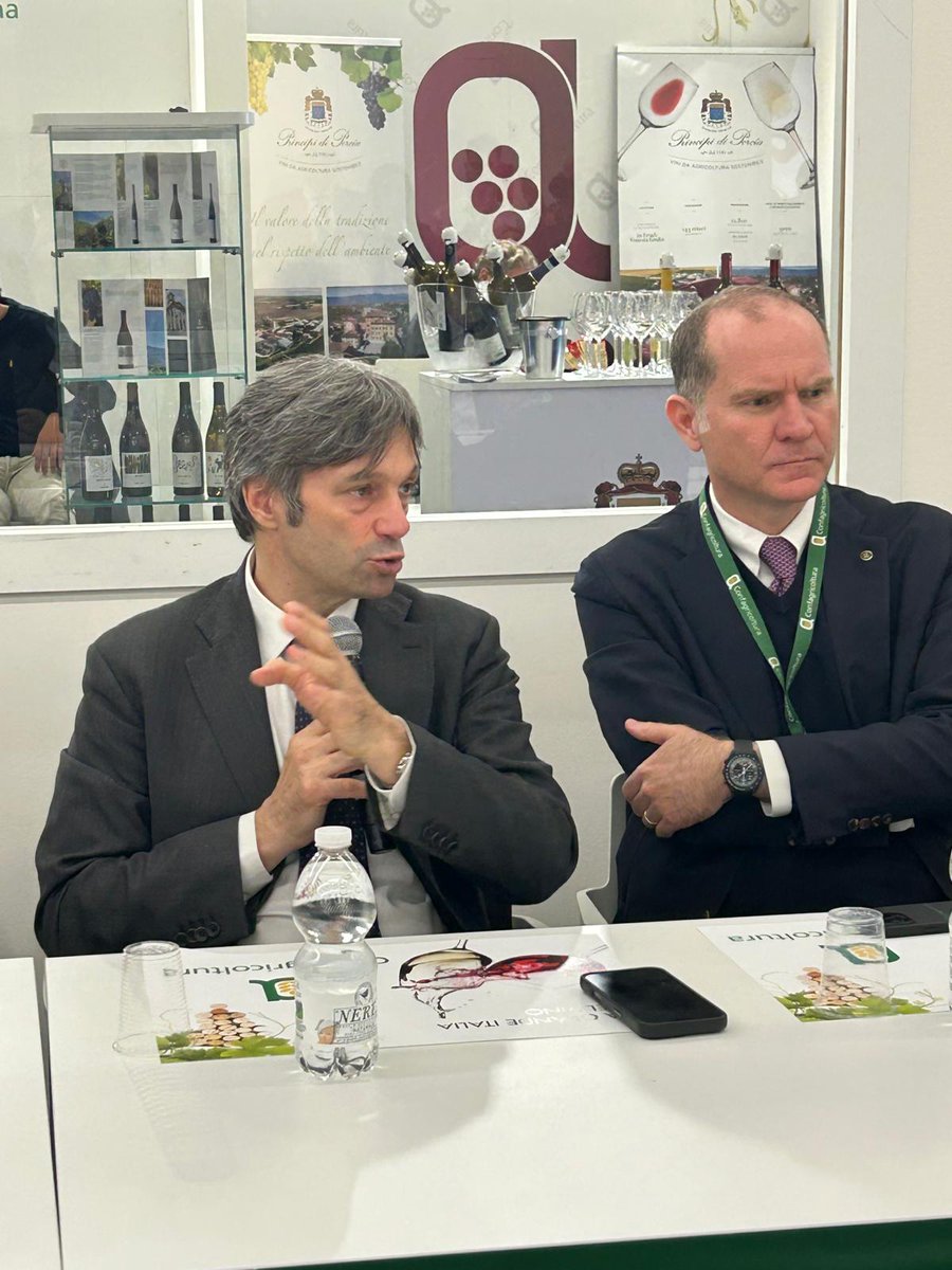 Confagricoltura (@confagricoltura) on Twitter photo 💰 🍷 Dazi e Vino: serve una strategia comune in Europa. Ne abbiamo parlato con <a href="/matteozoppas/">Matteo Zoppas</a> e gli Europarlamentari.
📌 <a href="/masgiansanti/">Massimiliano Giansanti</a> #RobertoCaponi <a href="/cristinatinelli/">cristina_tinelli</a> <a href="/DarioNardella/">Dario Nardella</a> <a href="/FidanzaCarlo/">Carlo Fidanza ن</a> <a href="/FlavioTosiTW/">Flavio Tosi</a> <a href="/ITAtradeagency/">Italian Trade Agency</a> <a href="/ecrgroup/">ECR Group</a> <a href="/TheProgressives/">S&D Group</a> <a href="/r_stancanelli/">Raffaele Stancanelli</a> 💰 🍷 Dazi e Vino: serve una strategia comune in Europa. Ne abbiamo parlato con <a href="/matteozoppas/">Matteo Zoppas</a> e gli Europarlamentari.
📌 <a href="/masgiansanti/">Massimiliano Giansanti</a> #RobertoCaponi <a href="/cristinatinelli/">cristina_tinelli</a> <a href="/DarioNardella/">Dario Nardella</a> <a href="/FidanzaCarlo/">Carlo Fidanza ن</a> <a href="/FlavioTosiTW/">Flavio Tosi</a> <a href="/ITAtradeagency/">Italian Trade Agency</a> <a href="/ecrgroup/">ECR Group</a> <a href="/TheProgressives/">S&D Group</a> <a href="/r_stancanelli/">Raffaele Stancanelli</a>
