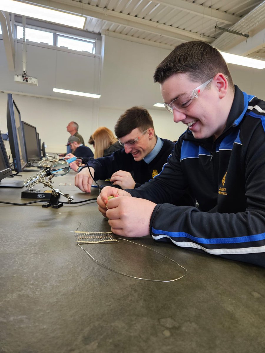 tudublinaccess's tweet image. It was fantastic to have students from Mount Seskin CC and Killinarden Community School visit our Blanchardstown campus on Friday for Inspiring the Future. It was a busy morning of STEM workshops, a campus tour, meeting TU Dublin students and lunch!!