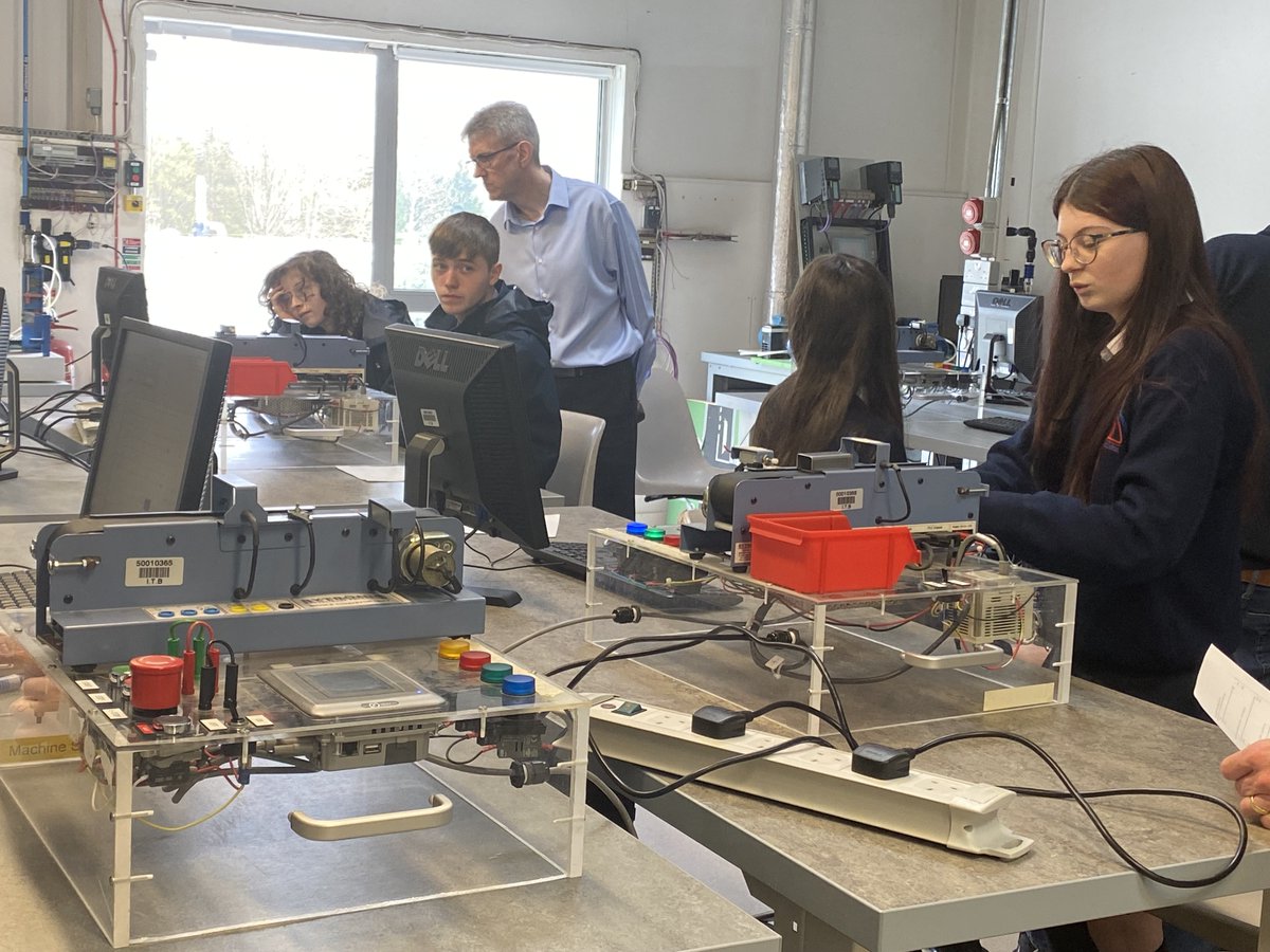 tudublinaccess's tweet image. It was fantastic to have students from Mount Seskin CC and Killinarden Community School visit our Blanchardstown campus on Friday for Inspiring the Future. It was a busy morning of STEM workshops, a campus tour, meeting TU Dublin students and lunch!!