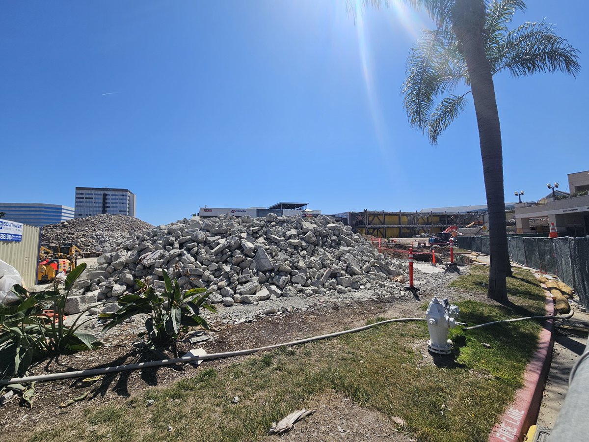 More apartments coming to the MainPlace Mall in Orange. Nordstrom is already torn down, and can expect excavation to come soon. 
#OC #Mainplace #Orange #Construction

<a href="/ocregister/">O.C. Register</a> <a href="/OCBizJournal/">OCBJ</a> <a href="/ShopMainPlace/">MainPlace Mall</a> @CityOfOrangeCA 

ocbj.com/oc-homepage/ma…