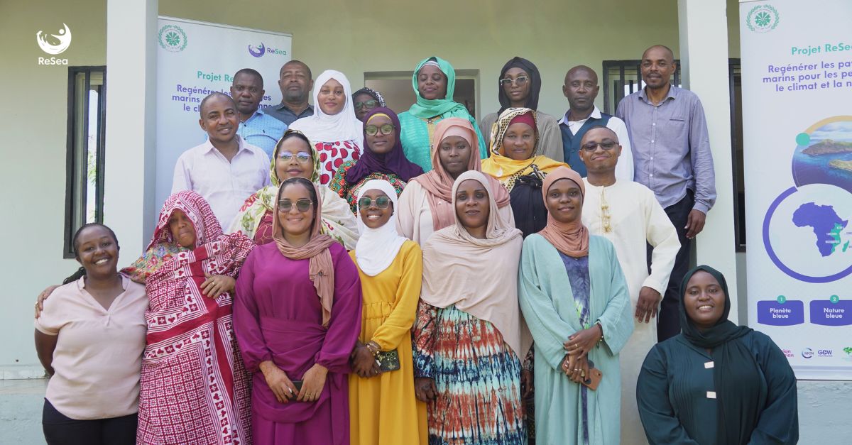 resea_project's tweet photo. 🌊Day 1 in Comoros! 🌺
💪🏽 #ReSea communication training empowers Moheli women influencers to champion coastal ecosystems &amp; shape a resilient future. We're building a movement! More updates to come. ✨
#ClimateAction #GenderEquality #NaturBasedSolutions https://t.co/J73FaWzd3Z