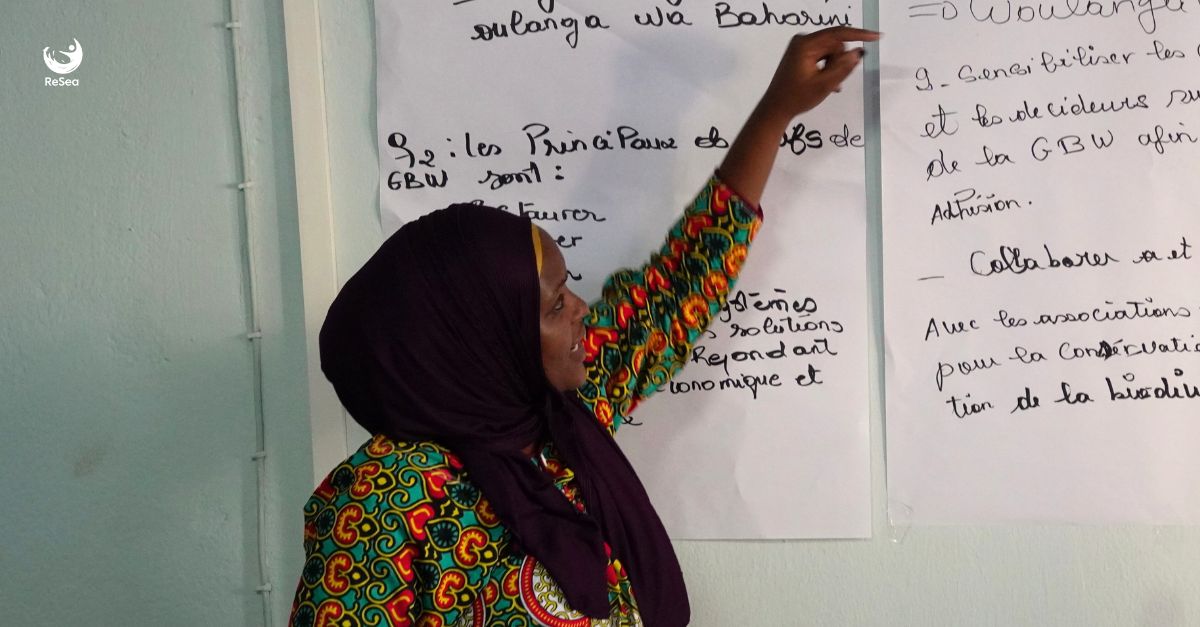 resea_project's tweet photo. 🌊Day 1 in Comoros! 🌺
💪🏽 #ReSea communication training empowers Moheli women influencers to champion coastal ecosystems &amp; shape a resilient future. We're building a movement! More updates to come. ✨
#ClimateAction #GenderEquality #NaturBasedSolutions https://t.co/J73FaWzd3Z