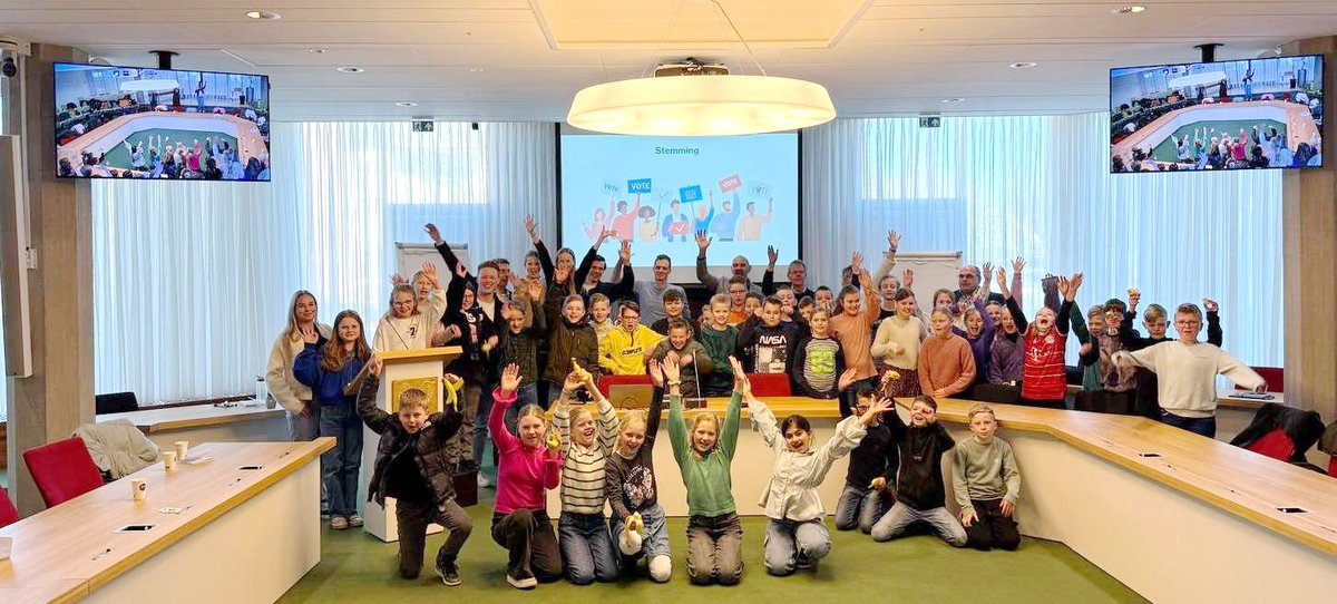 Jeugdraadsvergaderingen maken impact: van creatieve ideeën naar uitvoering
In maart waren er jeugdraadsvergaderingen met leerlingen van  basisscholen De Wegwijzer, De Timotheusschool, De Looschool en De  Spoorzoeker in het gemeentehuis oldebroekvoormekaar.nl/jeugdraadsverg…