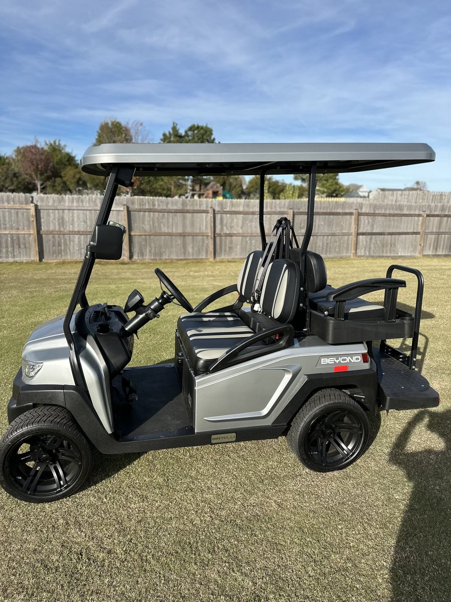 fenderly's tweet image. Ready to cruise the scenic Outer Banks on your next vacation? 🚗🌴 Rent with Host Abby in Manteo, NC for the ultimate road trip experience! 🌊 Convenient, flexible &amp;amp; budget-friendly. Start your coastal adventure here 👉 fenderly.com/users/abbybasn… #ManteoVacation #ExploreNC 🚙💨✨