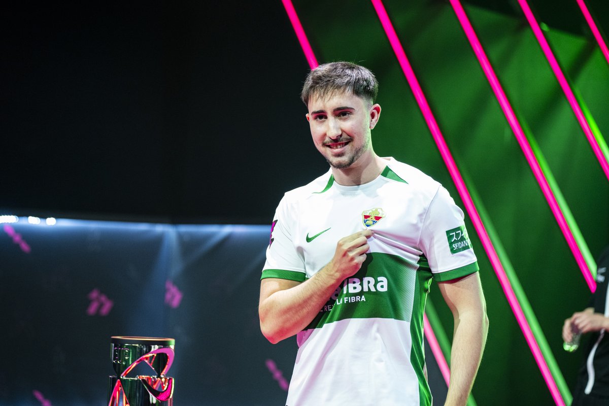 LALIGA_FCPro's tweet photo. HONOR AL SUBCAMPEÓN 🥈 

El @elchecf y @JoseBailon11_ lucharon durante toda la competición hasta alcanzar el partido por el título y firmaron una actuación envidiable.

No hay duda de que los de blanco y verde darán batalla hasta el final ⚪ 🟢

#LALIGAFCPRO #FC25 https://t.co/6l643dFfy6