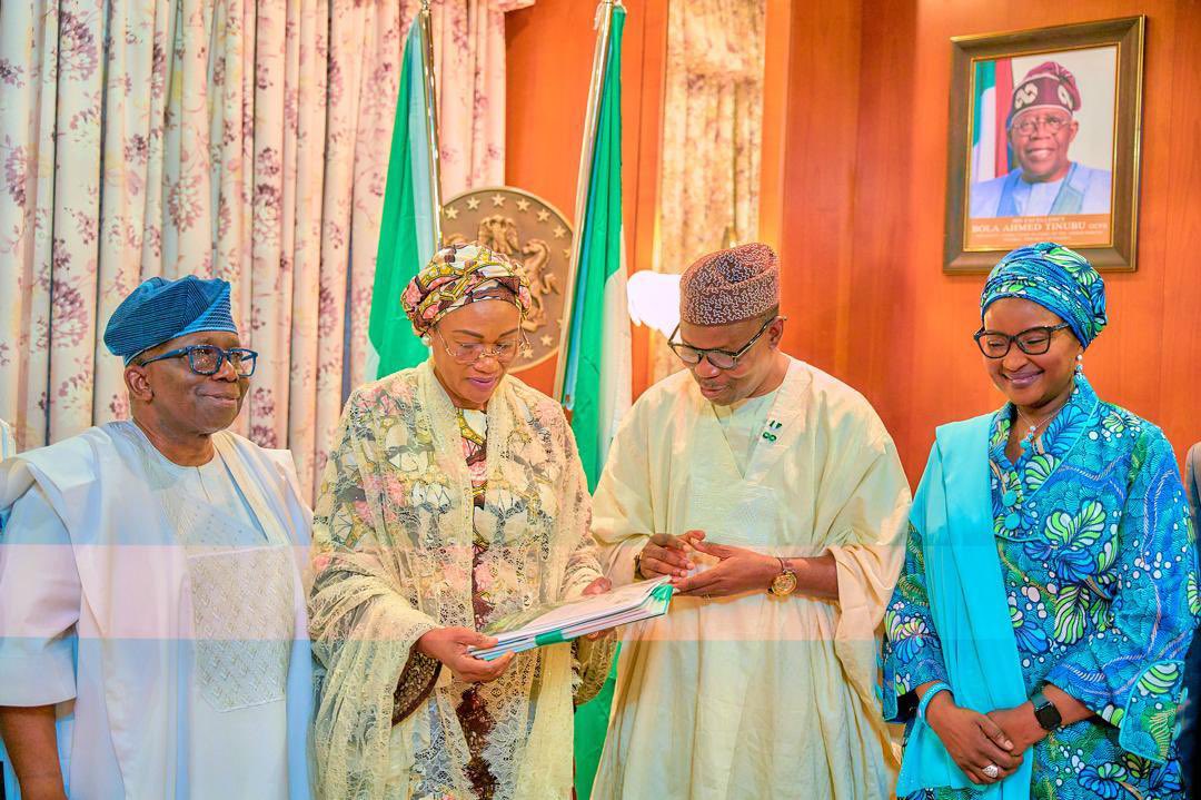 PRESS RELEASE

RENEWED HOPE INITIATVE OF THE FIRST LADY OF NIGERIA, OLUREMI TINUBU DONATES N1BN TO FIGHT CERVICAL CANCER IN NIGERIA
As World Health Day is commemorated globally

The First Lady of Nigeria, Senator Oluremi Tinubu has called on Nigerians, especially women to speak