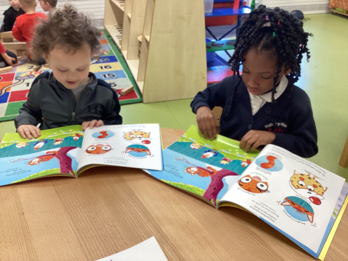 Reception children in class 2 were very excited to take their Pori Drwy Stori pack home. 
They are looking forward to reading 'Bun on the Run' with their families.
Thank you BookTrust Cymru!