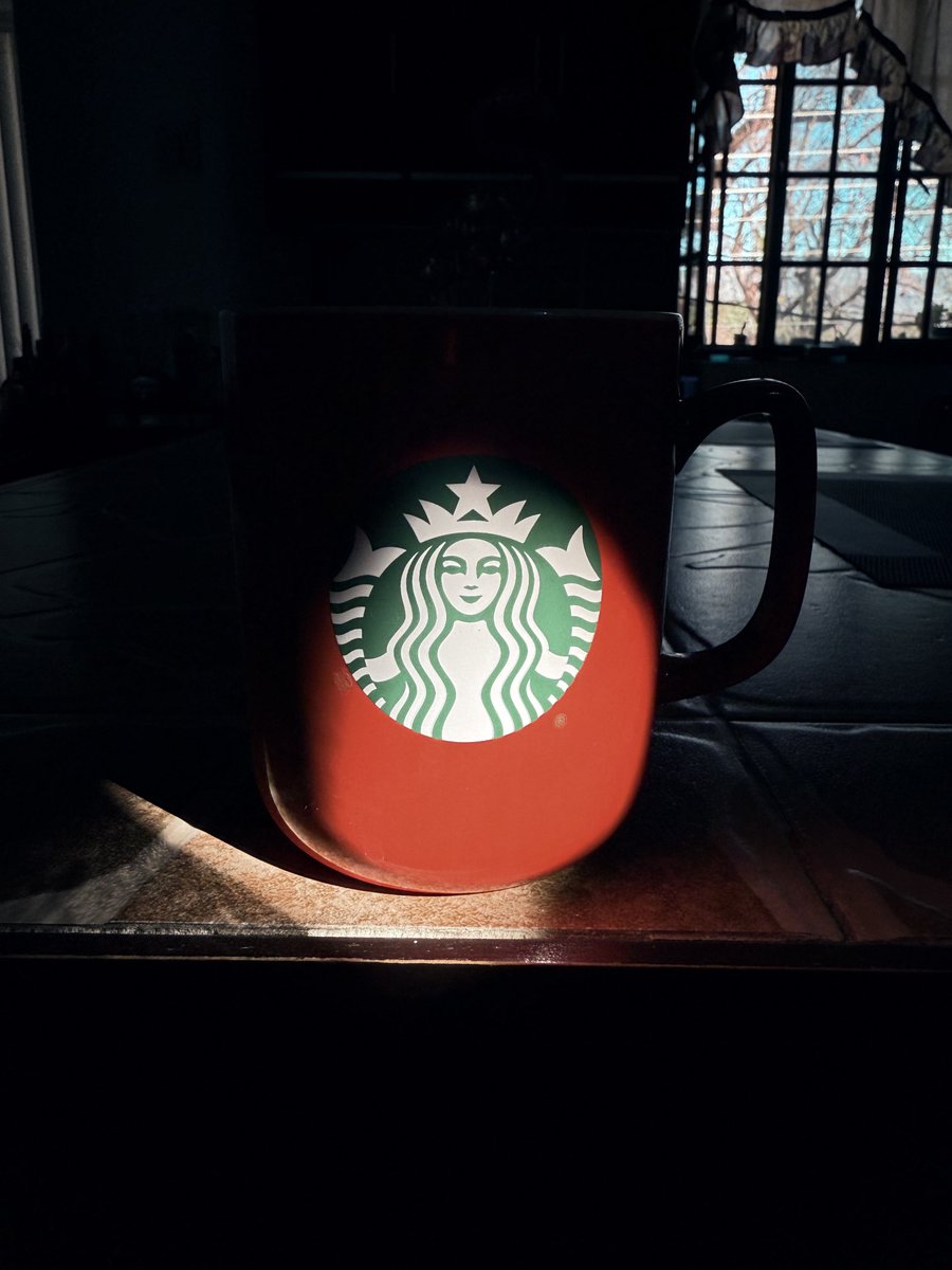 MLanyster's tweet photo. Buen lunes. Café?? ☕️ https://t.co/BzDDTRw4DU