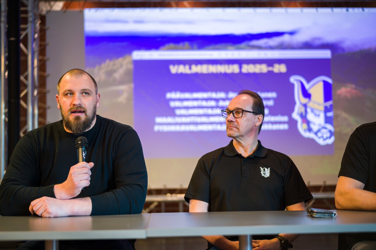 Teitä oli hienosti paikalla 💙💛

Huomenna luvassa mieluinen pelaajauutinen. Stay tuned! 

#Jukurit #Liiga