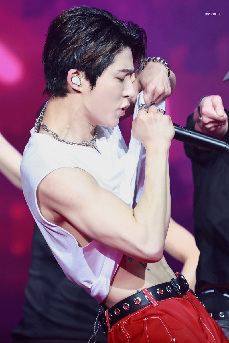 250322 
옆태 어때..? 😳
#비아이 #김한빈 #한빈 #BI