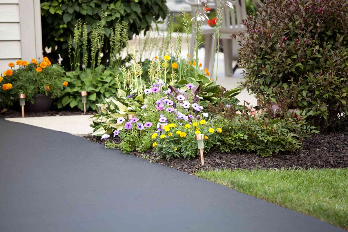 DuvancoHomes's tweet image. Take spring cleaning outdoors! ☀️ Tackle those driveway oil stains and freshen up your curb appeal. Learn how to easily remove them and get your asphalt looking brand new. Click to learn more. #SpringCleaning #OutdoorDIY #DrivewayCleanup #HomeMaintenance bit.ly/3D4z77n