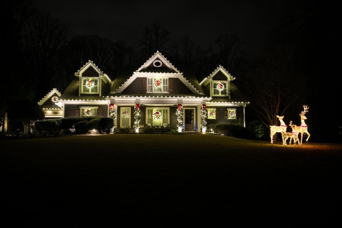 Highlighthouse_'s tweet image. Is it Christmas time yet… or are we just really excited about lights? Either way, we’re already booking for holiday lighting! Let us bring the magic to your home this season. DM us to get on the schedule! #atlantalighting #christmaslights #landscapelighting