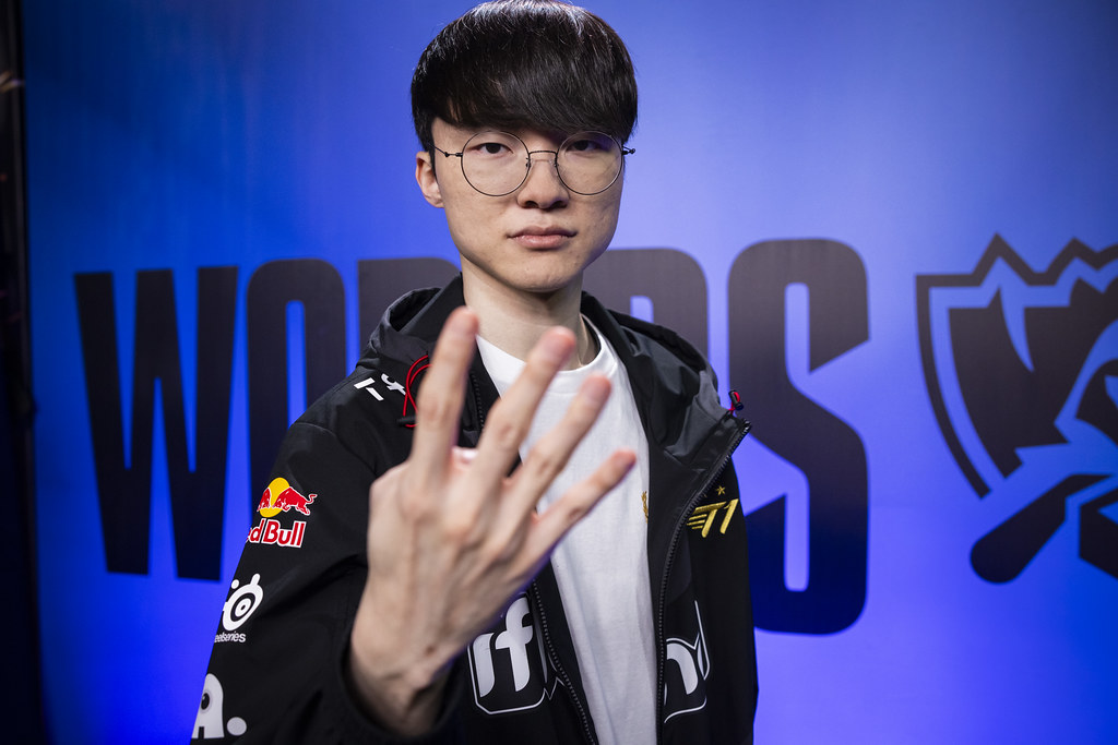 Nächste Folge WER WIRD CHALLENGER Quiz
Diesen Mittwoch 18 Uhr mit <a href="/TolkinLoL/">Tolkin</a> 

(es wird mindestens 3 Faker Fragen geben)