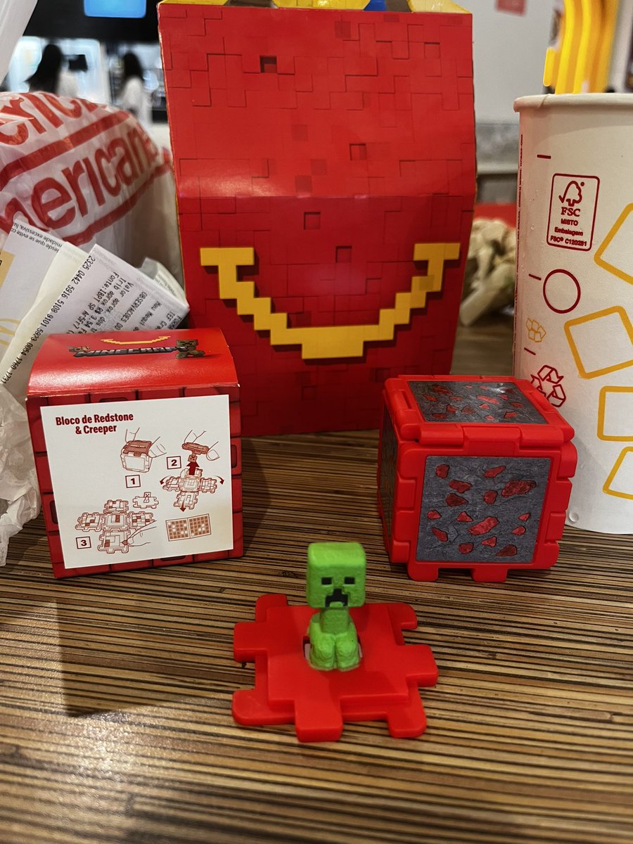 estudacamy's tweet image. comprei o brinquedo da redstone gang ❤️ @viniccius13 @hddavigamer