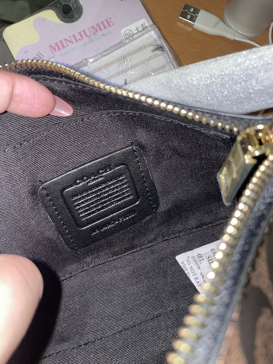 ecliwpseds's tweet image. apakah takin tidak ada yang mau preloved tas coach ku yg satu ini 😞

500k aja belum pernah kupake
#prelovedbag #wts #wtb #zonauang #zonajajan #zonaba