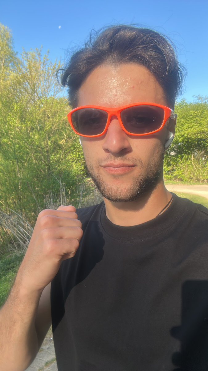 AlexRebai's tweet photo. When confused, go run https://t.co/KXLqMI8LMs