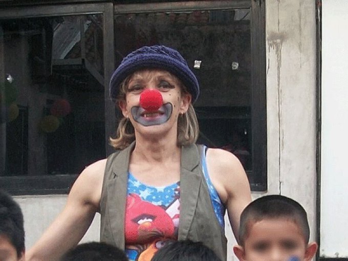 desaparecidaorg's tweet photo. Claudia Ferro tenía 51 años cuando desapareció el 26/12/16 en el barrio de Villa Luro, ciudad de Buenos Aires #CABA. 
Es artista callejera, le usurparon la casa y la hicieron desaparecer. No hay detenidos. La causa está archivada. 
Sigamos compartiendo! #Justicia por Claudia🙏❤️ https://t.co/nmGILiToo5