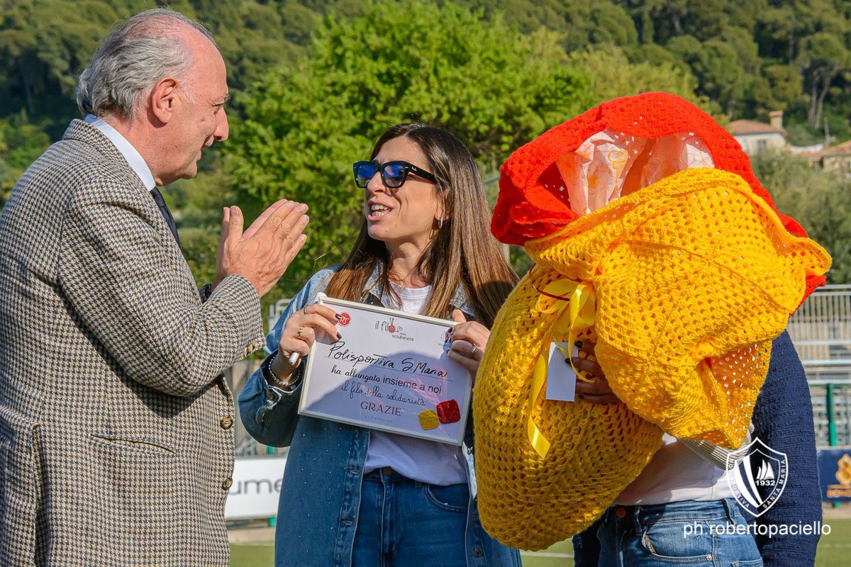 🧶Il Gomitolone del Filo della Solidarietà ha fatto tappa, per il terzo anno consecutivo, allo stadio “Carrano”.

🤩 Siamo onorati di aver dato il “calcio d’inizio” anche a quest’edizione, allungando insieme ai nostri tifosi Il Filo della Solidarietà a sostegno di AIRC.
