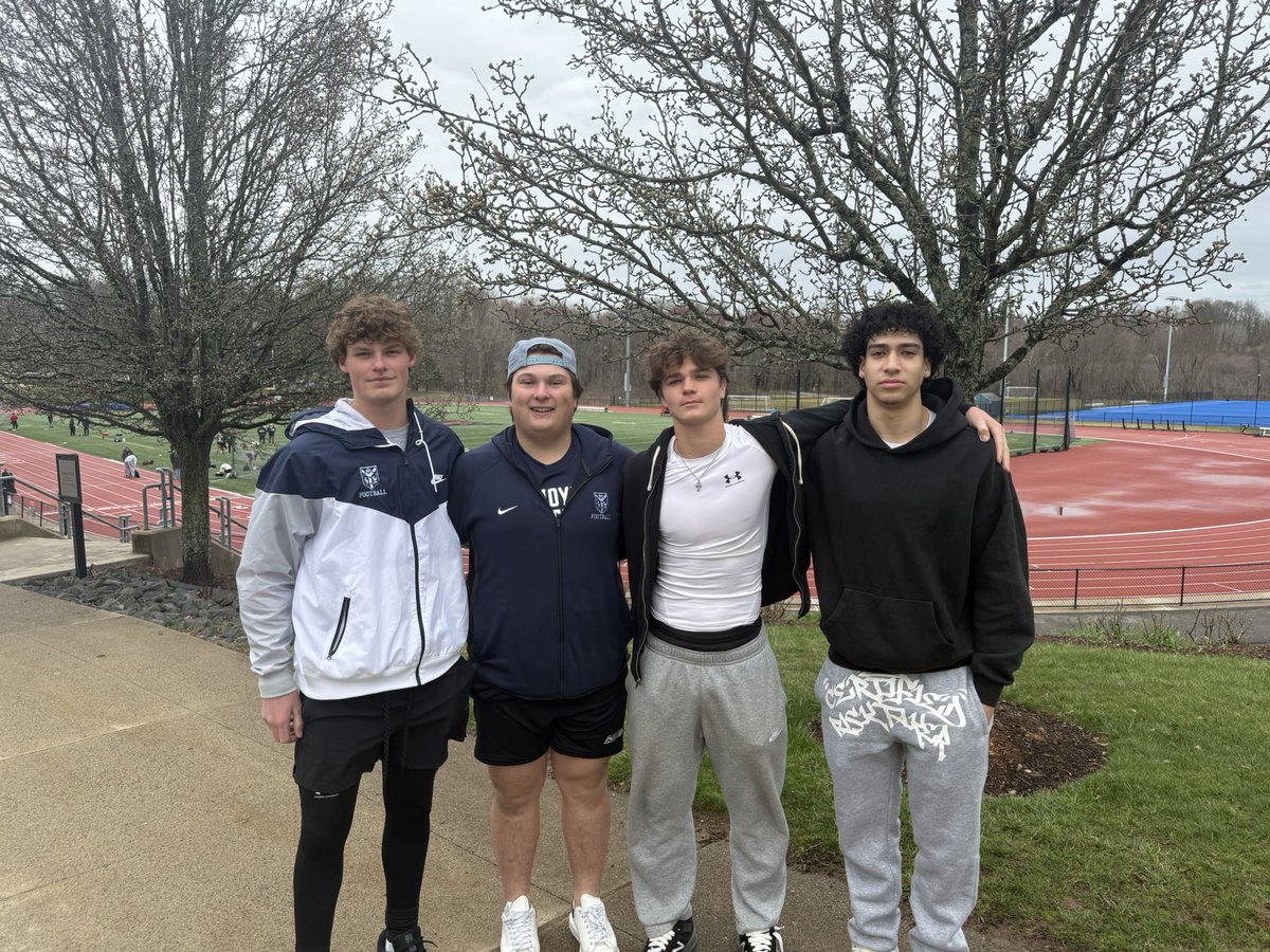 MickeyWalker23's tweet image. Had a great time competing at The Red and Black Camp at Wesleyan. Thank you @CoachDiCenzo for the invite‼️
@CburyFootball
@larrybadaracco
@FBCoachLynch