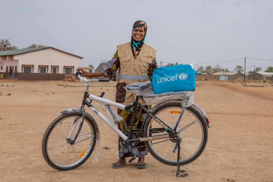 UNICEF_Benin's tweet photo. Le saviez-vous ? ☺️

Grace à l'appui des partenaires comme @BMZ_Bund @KfW_FZ_int, @MOFAkr_eng, @ambJaponBenin, @CanadaauBenin et le @ffmuskoka,  3️⃣2️⃣9️⃣7️⃣ relais communautaires dans les 14 communes des départements du Borgou et de l'Alibori ont été formés et équipés en 2024. https://t.co/xM1rAb1oz6