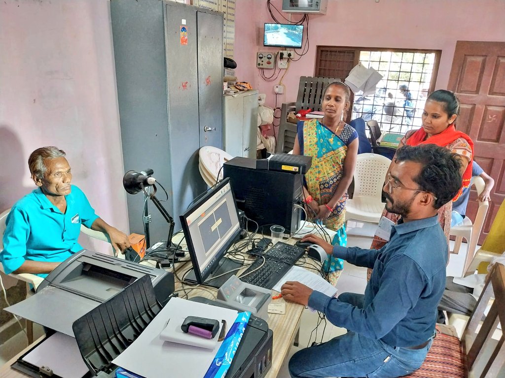 eGramValsad's tweet image. ટુકવાડા ગ્રામ પંચાયત ખાતે #eGram #VCE તુષારભાઈ દ્વારા આધાર કેમ્પનું સફળ આયોજન કરવામાં આવ્યું. ગ્રામ્ય નાગરિકો માટે ડિજિટલ સેવાઓને સાકાર કરતી સુંદર પહેલ!
#DigitalIndia #AadhaarCamp #RuralEmpowerment #GoodGovernance #VCEinAction #UIDAI
@DDO_VALSAD @dyddo_valsad @InfoValsadGoG