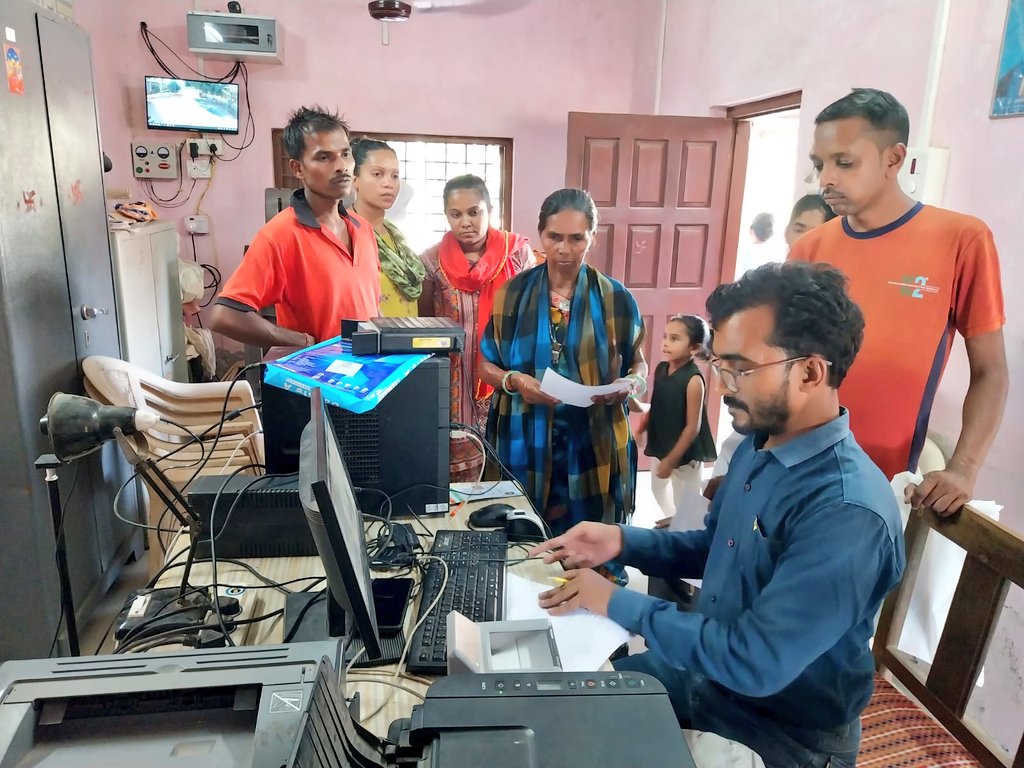 ટુકવાડા ગ્રામ પંચાયત ખાતે #eGram #VCE તુષારભાઈ દ્વારા આધાર કેમ્પનું સફળ આયોજન કરવામાં આવ્યું. ગ્રામ્ય નાગરિકો માટે ડિજિટલ સેવાઓને સાકાર કરતી સુંદર પહેલ!
#DigitalIndia #AadhaarCamp #RuralEmpowerment #GoodGovernance #VCEinAction #UIDAI
<a href="/DDO_VALSAD/">DDO Valsad</a> <a href="/dyddo_valsad/">DY DDO VALSAD</a> <a href="/InfoValsadGoG/">Info Valsad GoG</a>