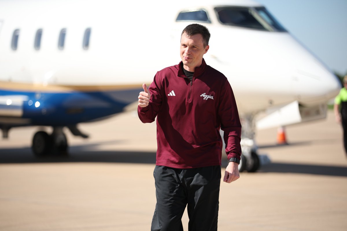 aggiembk's tweet photo. Coach Bucky has arrived 📍👍

#GigEm | @BuckyBasketball https://t.co/ceyUpxkfhR