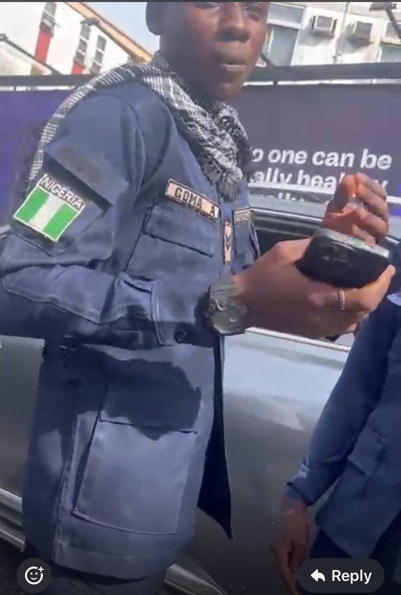 Zinadee's tweet photo. @BenHundeyin  The driver of vehicle with plate number MUS 161 JL caused an accident with myself and two other cars by veering into the road without checking. He attempted to flee the scene and his security detail named Goma A of @official_NSCDC told us to get out of his sight. https://t.co/JouSZJDPa7