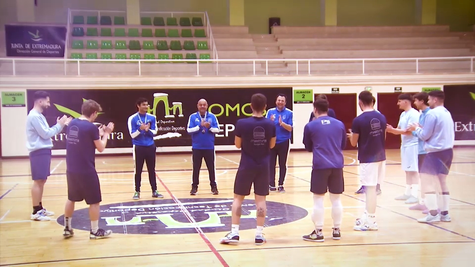 Así se construye un campeón: La historia del San José.

El que fuera creador de la entidad y primer presidente, la cuenta para Canal Extremadura.

canalextremadura.es/deportes/polid…