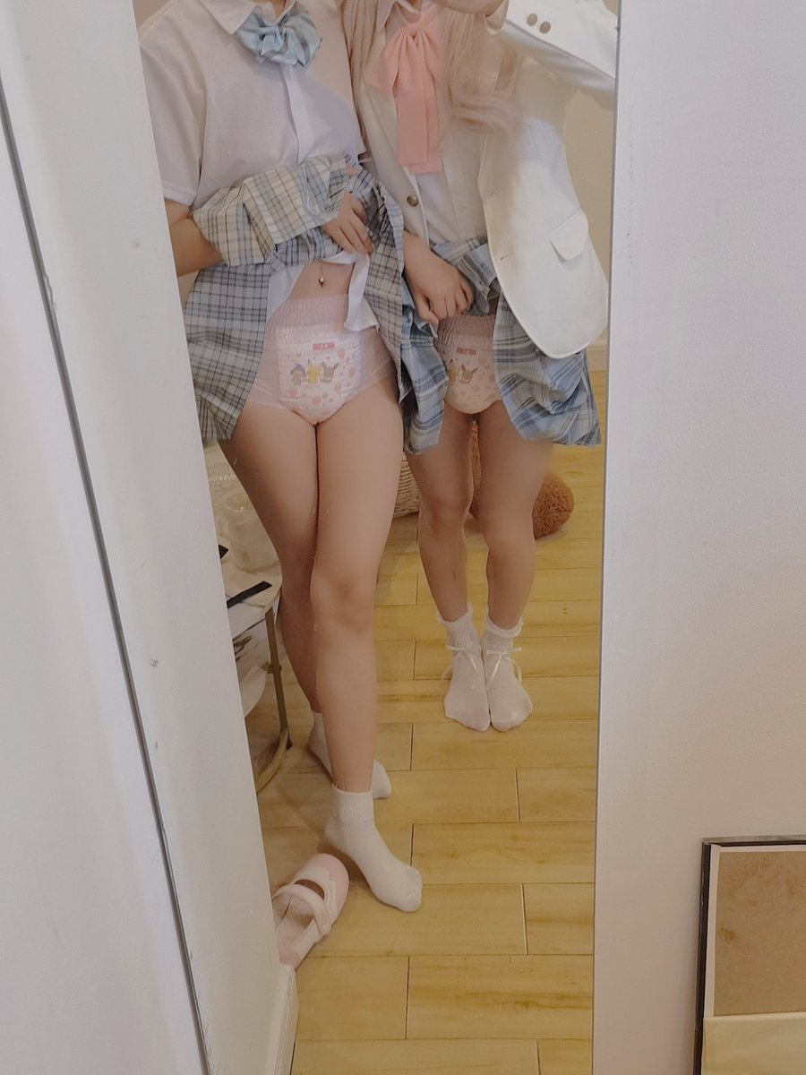 Morningya2's tweet photo. 🥰好耶和妈咪是亲子装jk双子星帮宝宝换裤裤的妈咪最好了
＃abdl
#diaper
#幼児退行
#おむつ https://t.co/0S8pg7C8FY