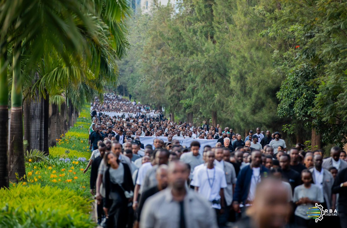 🚨AMAKURU AGEZWEHO🚨

Perezida Kagame yitabiriye urugendo rwo #Kwibuka31 ruzwi nka #WalkToRemember.

Umukuru w’Igihugu yifatanyije n’ibihumbi by’Abanyarwanda, abayobozi mu nzego nkuru z'Igihugu, abahagarariye ibihugu n'imiryango mpuzamahanga ikorera mu Rwanda, urubyiruko n'abandi