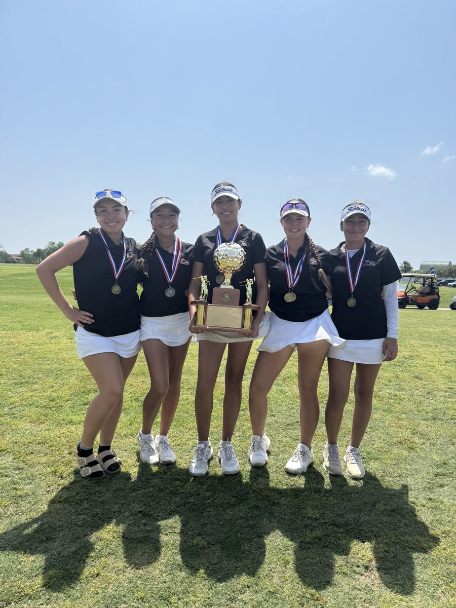 LFHSGOLF1's tweet photo. Congratulations to the LF Golf Teams for a tremendous performance at the 32-6A District tournament. The girls team won the title for the 8th straight year, while the boys finished in second place. Both teams will advance to regionals in San Antonio next week. (1/2) https://t.co/xILFCrx5U5