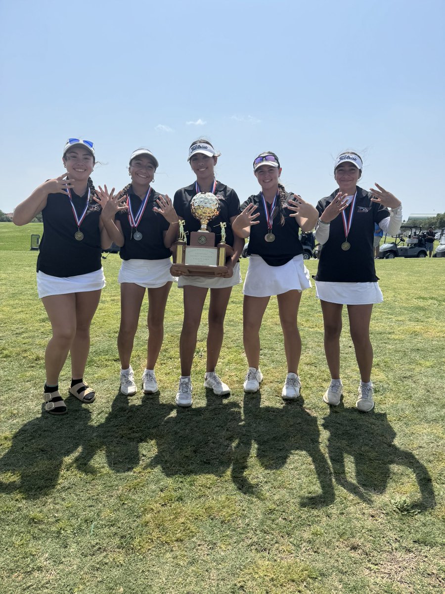 LFHSGOLF1's tweet photo. Congratulations to the LF Golf Teams for a tremendous performance at the 32-6A District tournament. The girls team won the title for the 8th straight year, while the boys finished in second place. Both teams will advance to regionals in San Antonio next week. (1/2) https://t.co/xILFCrx5U5
