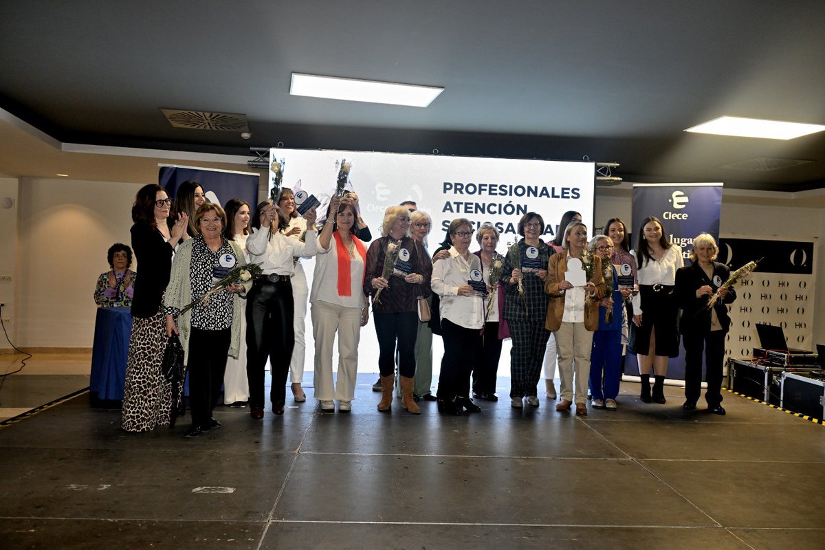 🗣Gracias al numeroso equipo que nos acompañó ayer en el III Encuentro de Profesionales del ámbito Sociosanitario de la provincia de Jaén organizado por <a href="/Clece_/">CLECE</a> Jaén y Atende.

Más de 8️⃣0️⃣0️⃣ auxiliares de ayuda a domicilio se dieron cita en esta gran jornada de convivencia. 📸👇🏻