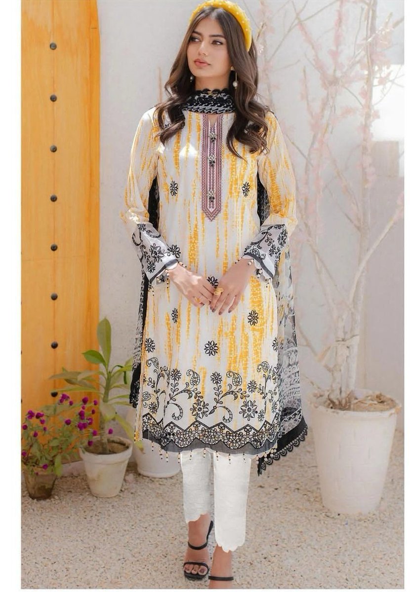 کتنا پیارا سوٹ ہے نہ ؟🛍️