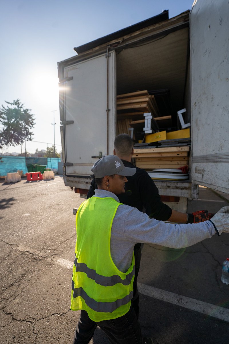Municipalidad de San Miguel (@sanmiguel_cl) on Twitter photo 👉🏻El stand de <a href="/SmartFitChile/">Smart Fit Chile</a> en Lollapalooza ahora será parte de la nueva defensoría de víctimas en nuestra Casa de las Mujeres y la Familia. Gracias a esta donación, nuestros vecinos contarán con un espacio de apoyo y contención.
Agradecemos a Smartfit por sumarse a contribuir 👉🏻El stand de <a href="/SmartFitChile/">Smart Fit Chile</a> en Lollapalooza ahora será parte de la nueva defensoría de víctimas en nuestra Casa de las Mujeres y la Familia. Gracias a esta donación, nuestros vecinos contarán con un espacio de apoyo y contención.
Agradecemos a Smartfit por sumarse a contribuir