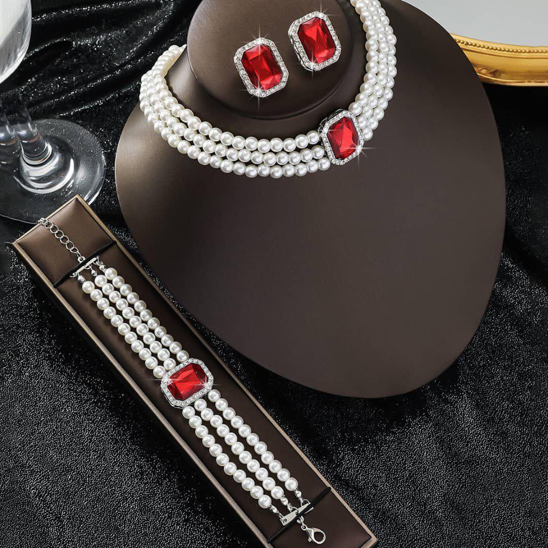 CtianaJewelries's tweet photo. Beaded pearl set
Price:N8500
Send a dm to order
Cc @_DammyB_
#pagesbydamivisibilitydrive #PBDfashion https://t.co/EmKM4REsYn