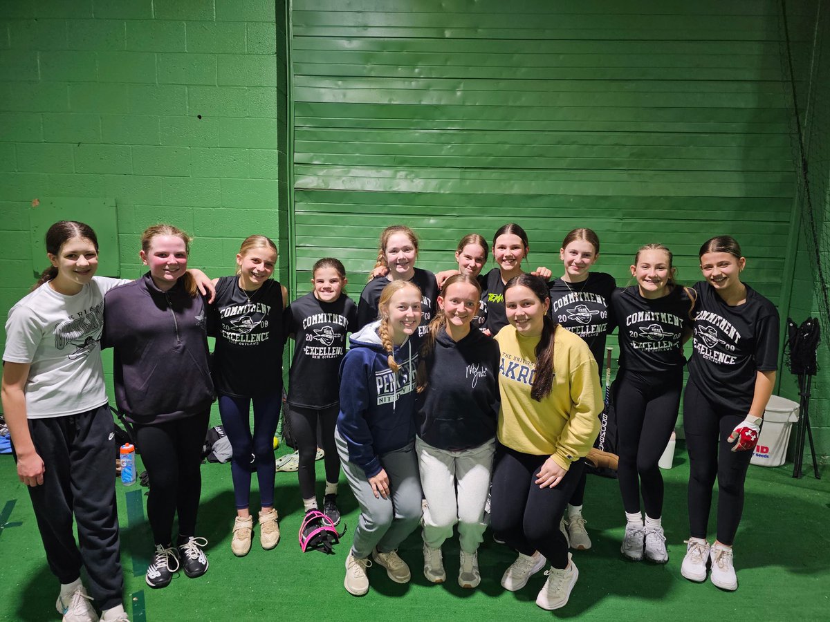 Giving back to the community is one thing I love to do! Took my day off to help the younger girls! <a href="/hc_huskies_sb/">Harbor Creek Huskies Softball</a>  <a href="/2Ganeff/">Kris Ganeff</a> <a href="/CoachDeOliveira/">☘️Irish Coach Boo!☘️</a>  <a href="/CoachStanton/">Shonda Stanton</a> <a href="/coach_crowell/">Clarisa Crowell</a> <a href="/sydbenz/">Sydney Benz</a> <a href="/CoachPena_BSU/">Helen Peña</a> <a href="/avrey_steiner/">Avrey Steiner</a> <a href="/whitjones25/">Whitney Jones</a> <a href="/mzerkleee/">Morgan Zerkle</a> <a href="/SLSanders20/">Stephanie Sanders</a> <a href="/Coach_SniderSB/">Craig Snider 🍊</a> <a href="/CoachKrysiak/">Beth Krysiak</a>