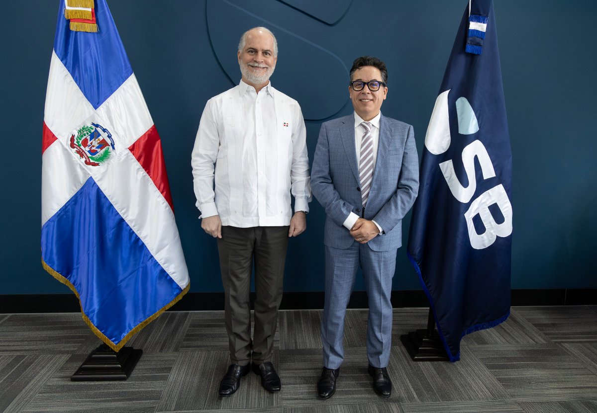 RobertoRomeroV's tweet photo. Me reuní con el Superintendente de Bancos de República Dominicana, @SBFernandezW, en el marco del foro regional sobre formalización laboral. Un valioso intercambio de ideas y experiencias para fortalecer nuestros sistemas financieros. https://t.co/SQE37Kh8e7