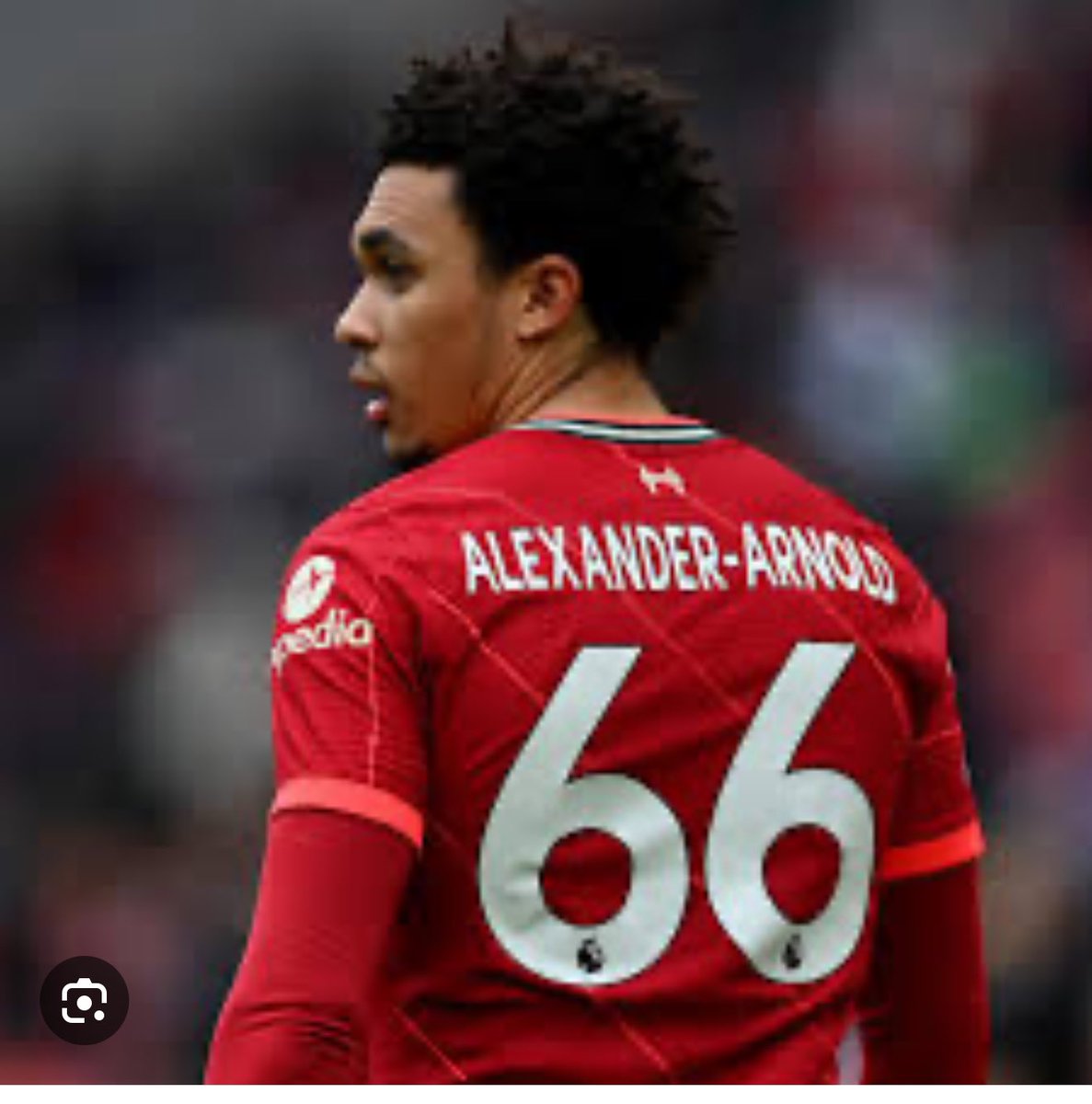What a beautiful surprise from Dianne Alexander Arnold yesterday a gift to Bella vita Glasgow 👏🏻🇮🇹 a massive thank you 🙏 see you soon hopefully with <a href="/TrentAA/">Trent Alexander-Arnold</a> 🏴󠁧󠁢󠁳󠁣󠁴󠁿🥇🇮🇹⚽️Ciao