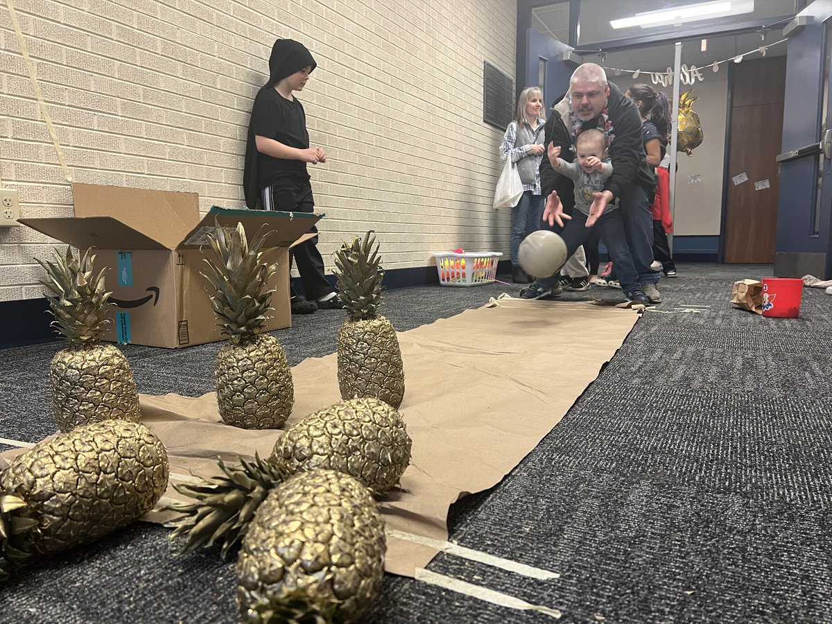 🎟🎪🎳

The rain couldn't stop the fun at Southridge Elementary School's Fun Fair last Friday!

---

¡La lluvia no impidió la diversión en el fun fair de Southridge el último viernes!