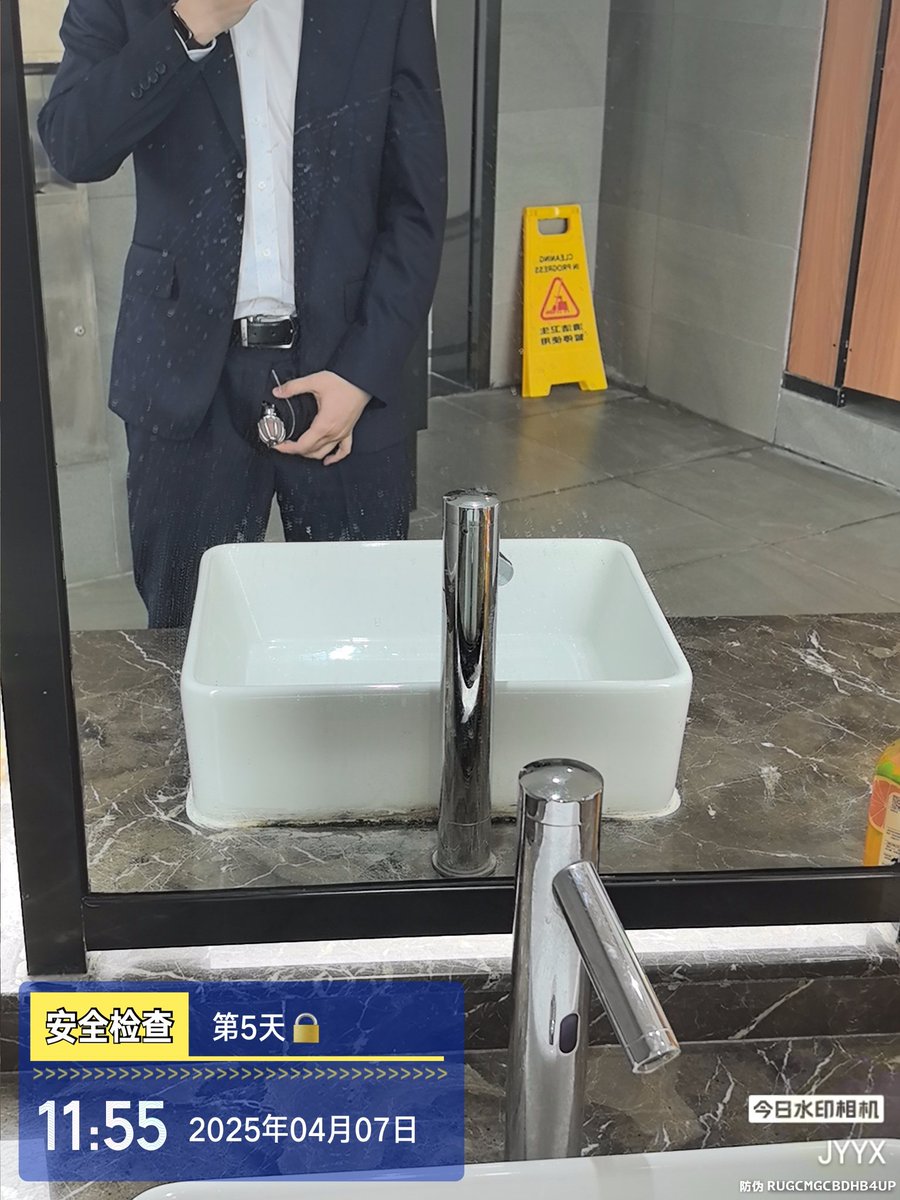 182+10=192小时=8天，解锁日期为4月17日0点，感谢大家对我手下留情。一把钥匙已经装进钥匙盒里把权限交给主人，还有一把钥匙要等跟主人见面亲手上交。可能有人会问会不会偷偷开锁，其实今天已经是连续戴锁的第5天，每天都会拍照打卡，今后也会和大家分享戴锁的一些趣事。